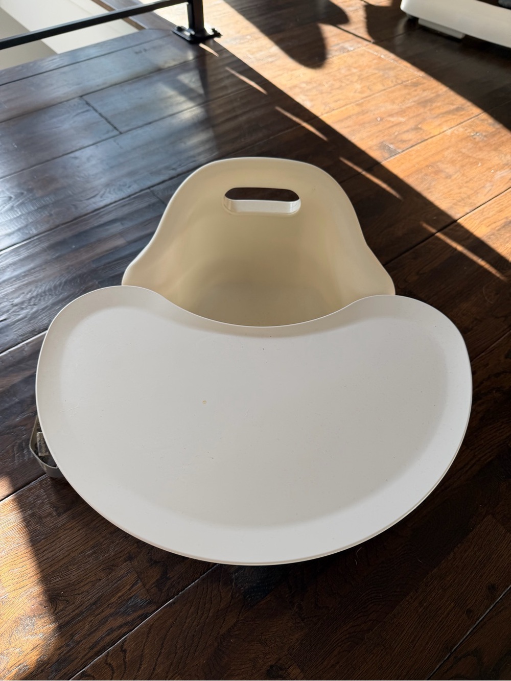 baby upseat with tray